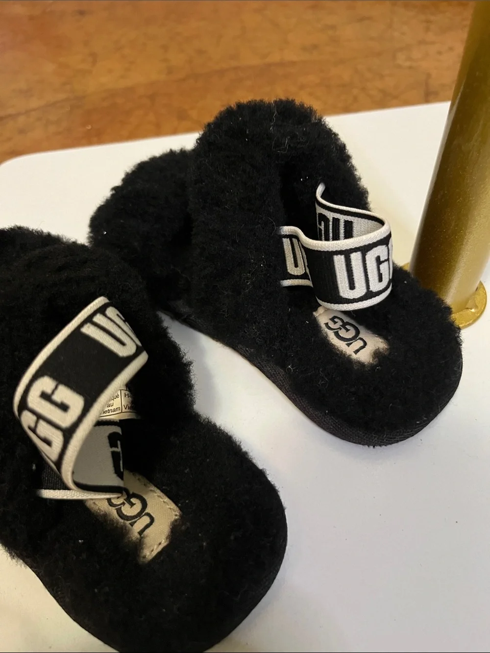 UGG Kids Black Fuzzy Slide Sandals with Logo Elastic Strap Sz 6